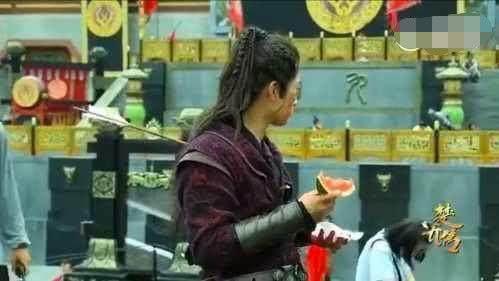 片场吃瓜花絮,揭秘明星们的“吃瓜”花絮瞬间