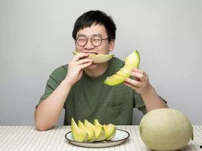 单位恋情同事吃瓜