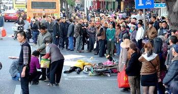 富国街吃瓜现场视频,一幕幕爆笑瞬间，网友直呼“笑不活了”！