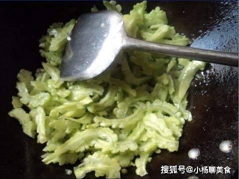 凉瓜怎么炒菜吃,夏日清爽家常菜谱